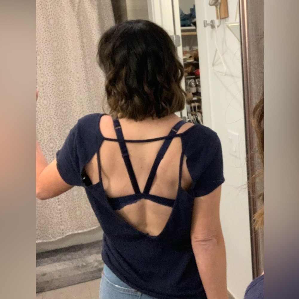 Chaser cut out tee med
